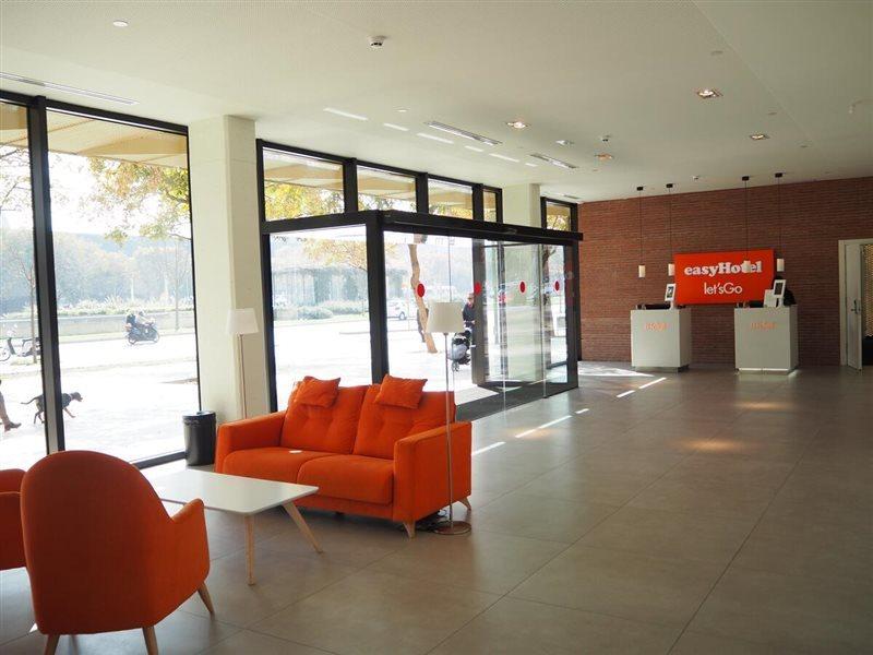 Easyhotel Malaga City Centre Ngoại thất bức ảnh