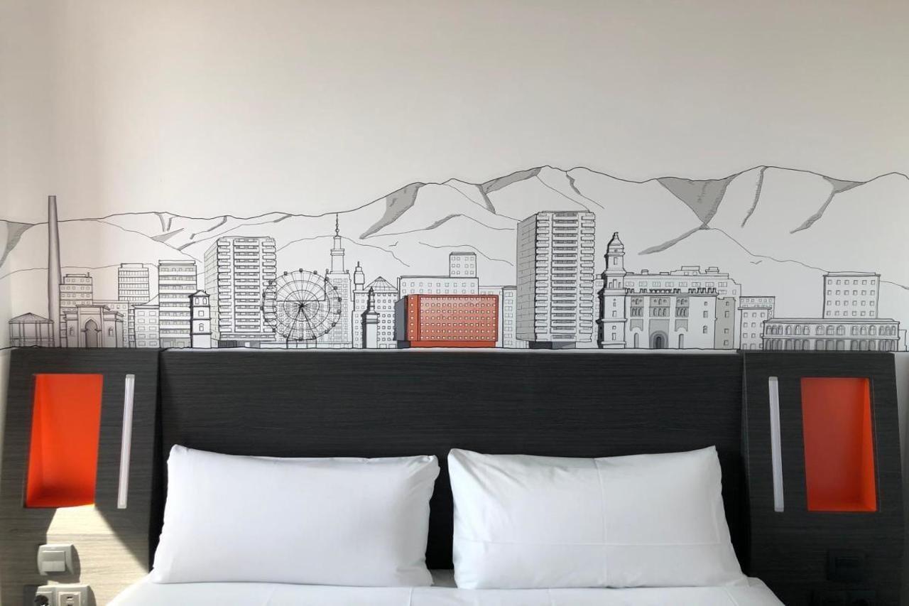 Easyhotel Malaga City Centre Ngoại thất bức ảnh