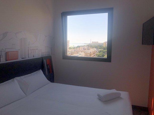 Easyhotel Malaga City Centre Ngoại thất bức ảnh