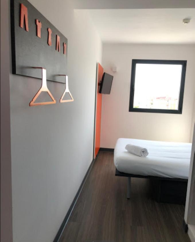 Easyhotel Malaga City Centre Ngoại thất bức ảnh