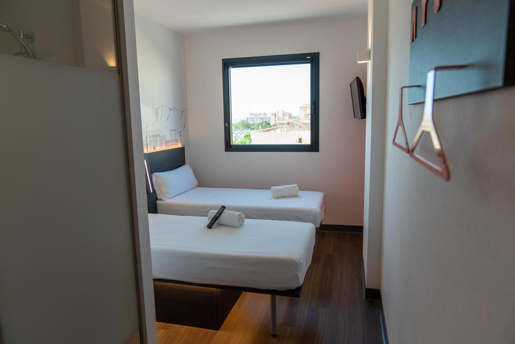 Easyhotel Malaga City Centre Ngoại thất bức ảnh