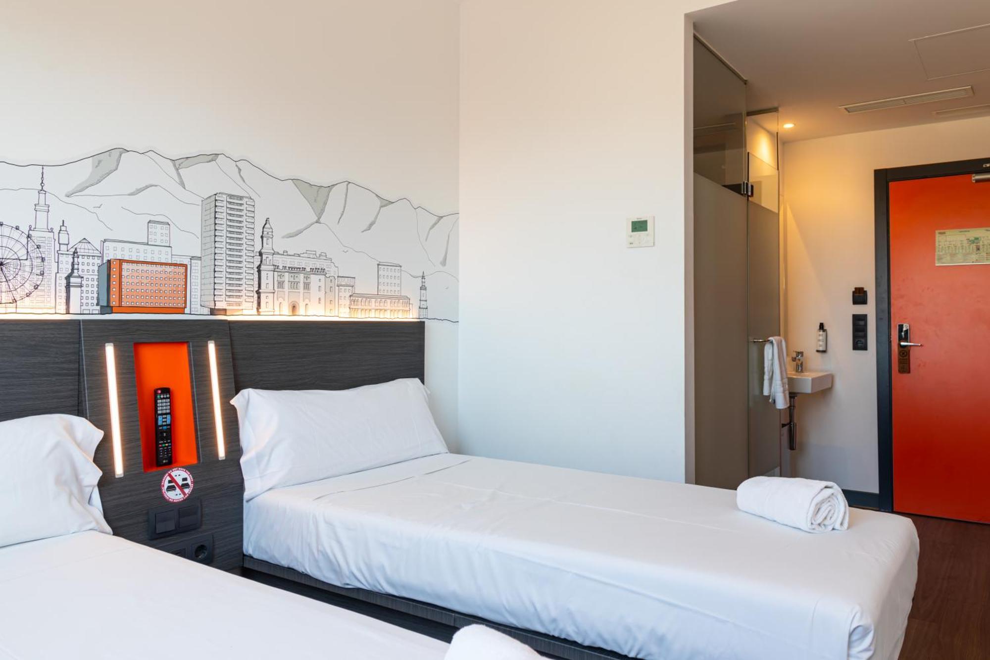 Easyhotel Malaga City Centre Ngoại thất bức ảnh