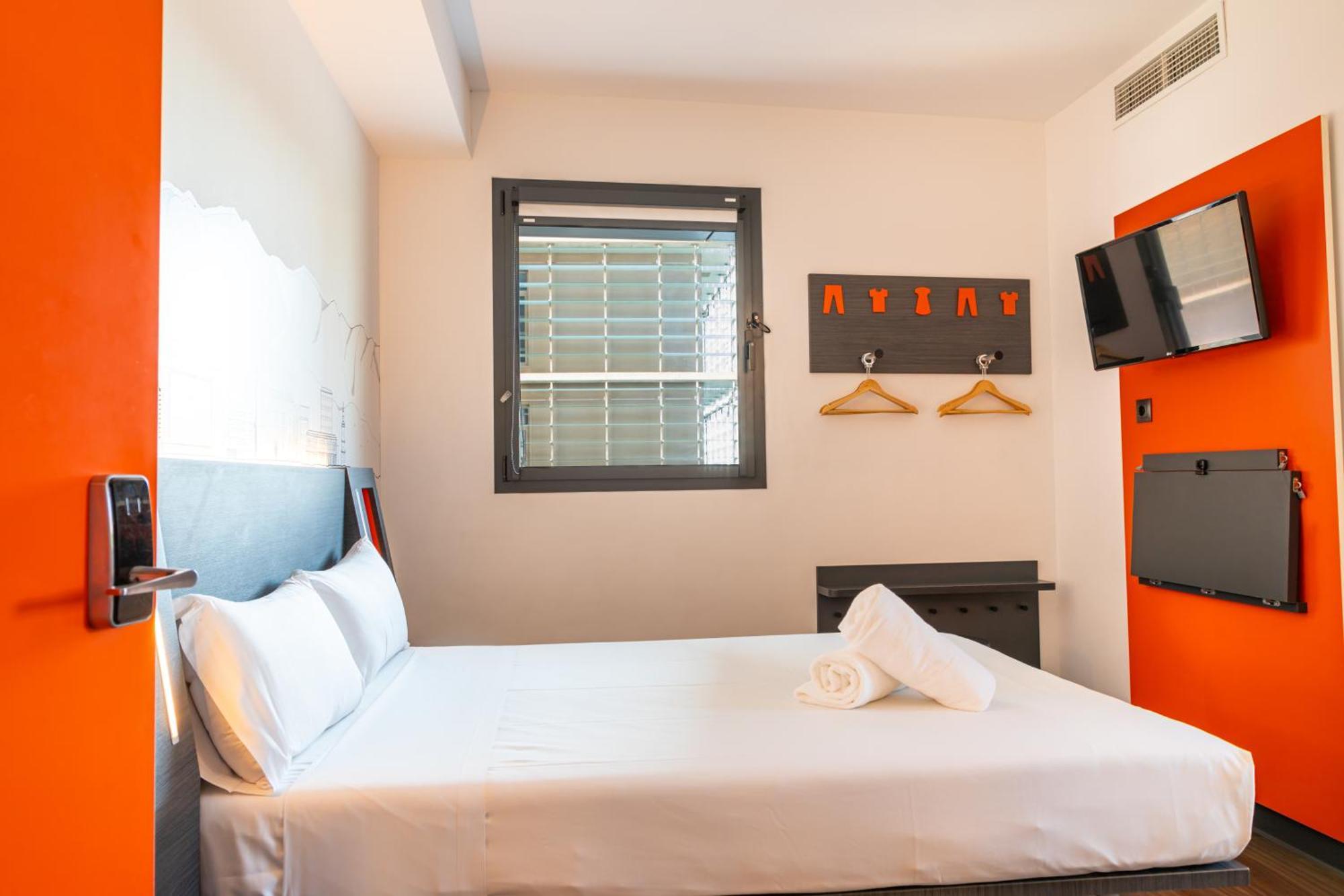 Easyhotel Malaga City Centre Ngoại thất bức ảnh