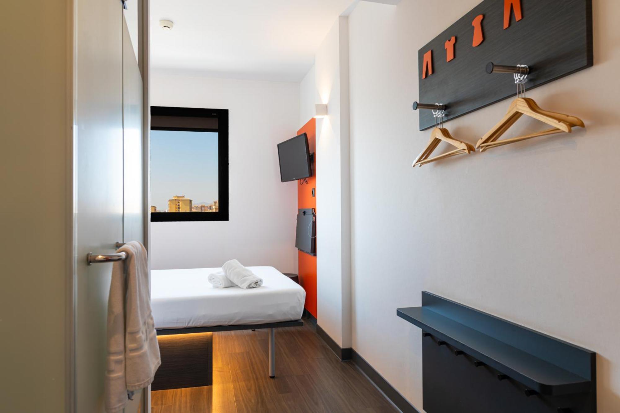 Easyhotel Malaga City Centre Ngoại thất bức ảnh